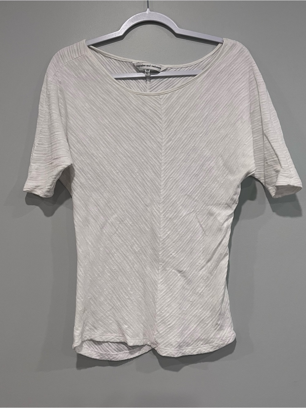 cupcakes & cashmere White Short-Sleeve Textured Knit Top